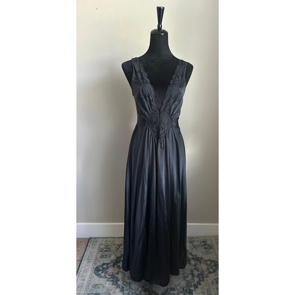 VINTAGE OLGA Women's Cut Black Full Length Plunge Slip with Lace Details Size L - Picture 1 of 9